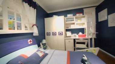 Çocuk yatak odası mavi renklerde