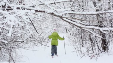 Küçük kız Kayak