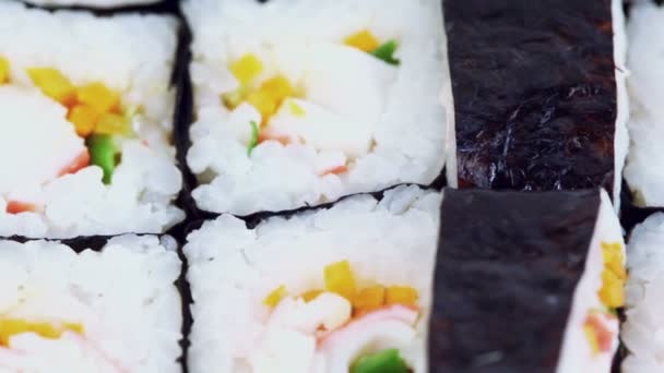 Deliciosos rollos japoneses — Vídeos de Stock