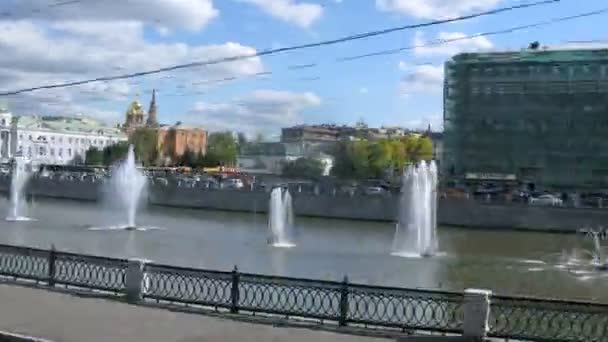 Doubledecker goes on streets in Moscow — Stock Video