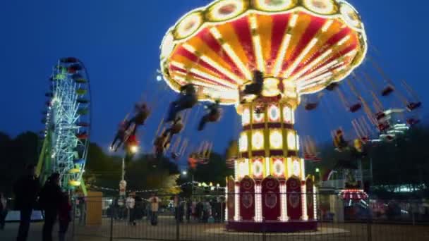 People fly on round spins carousel — Stock Video