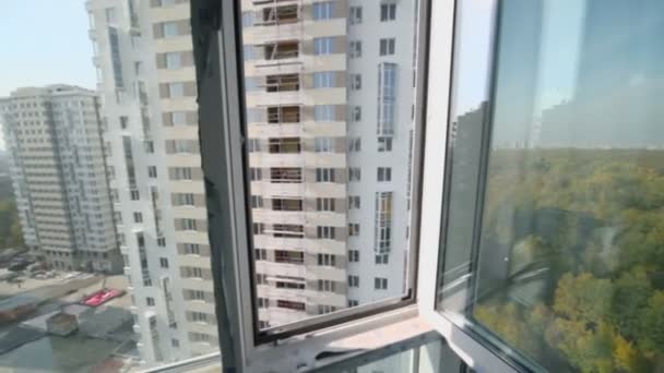Utsikt från fönster på byggnader — Stockvideo