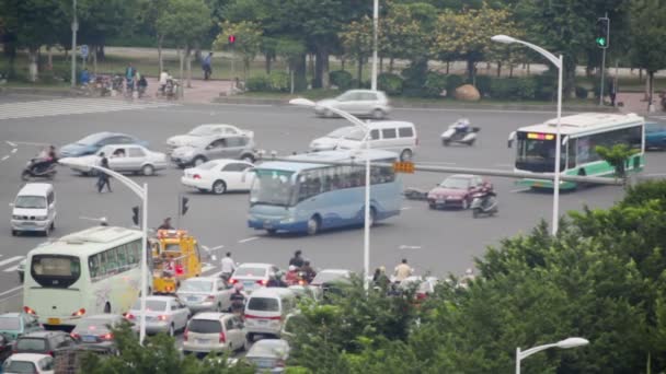 Accident on crossroad with traffic — Stock Video