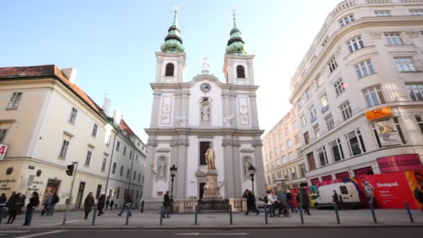 People pass by church Mariahilf — Stock Video