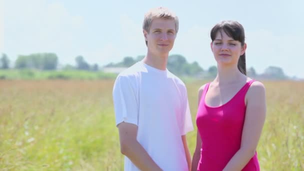 Young couple talk and smile — Stock Video