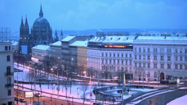 Traffic on Europe square in Vienna — Stock Video