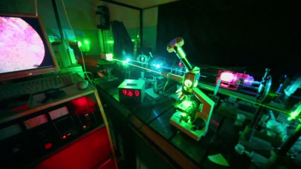 Display with results of science experiment with lasers — Stock Video