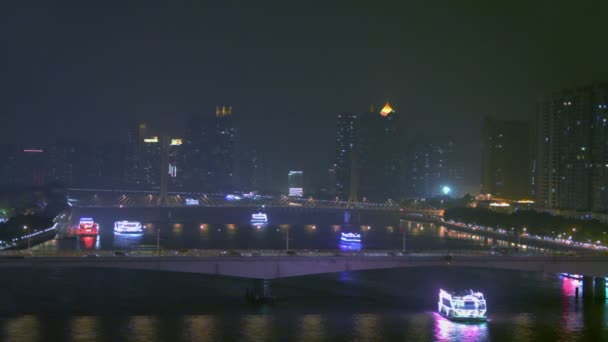 Trafic le long des ponts sur la rivière Pearl — Video