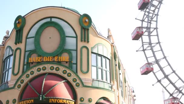 Attractions dans le parc d'attractions Prater — Video