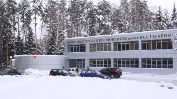 Вид на учебный центр им. Ю. Гагарина — стоковое видео