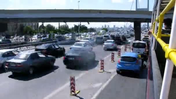 Atatürk Köprüsü'nde yolcu otobüsü — Stok video