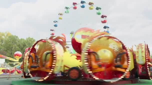 People ride on rotary attraction Kolobok — Stock Video
