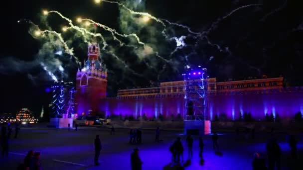 Fuegos artificiales cerca del muro del Kremlin — Vídeos de Stock