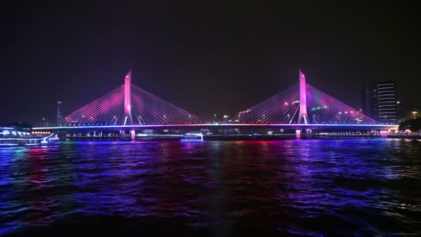 Τουριστικά σκάφη που κοντά στη γέφυρα Haiyin — Αρχείο Βίντεο