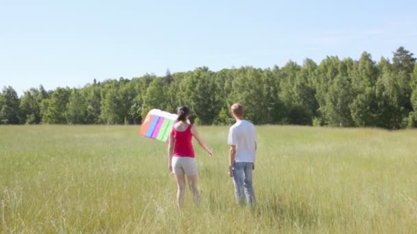 Guy and girl with kite — Stock Video