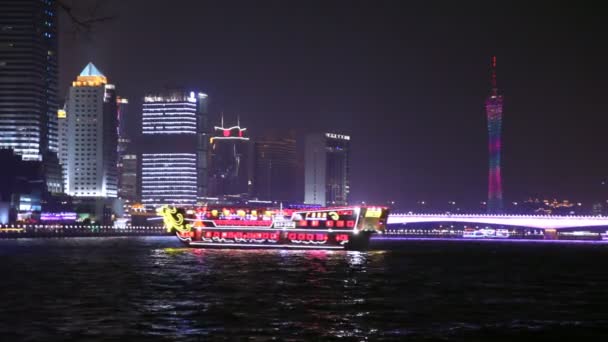 Chinesisches Touristenschiff auf der Flussperle — Stockvideo