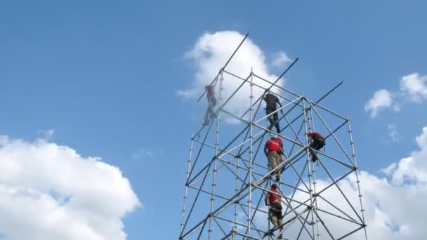 Team of climbers build tower — Stock Video