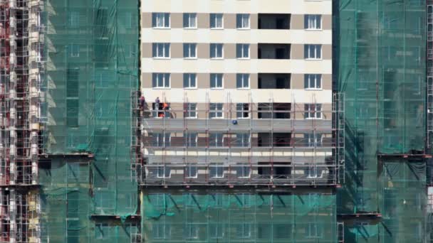 Ventanas y balcones de casa — Vídeos de Stock