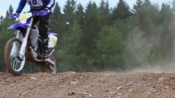 Two bikers ride over hill — Stock Video