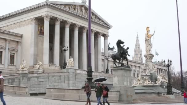 Passersby near Parliament Building — Stock Video