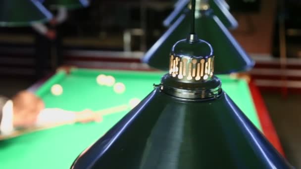 L'homme joue au billard — Video