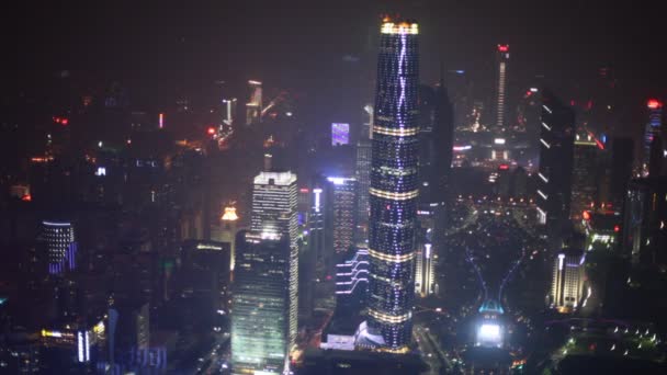 Vue panoramique de nuit de la ville illuminée — Video