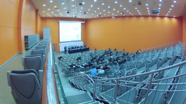 Visitors take part at presentation — Stock Video