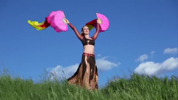 Woman with rhipidiums and veil — Stock Video