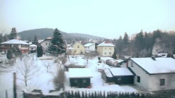 Много домов в деревне — стоковое видео