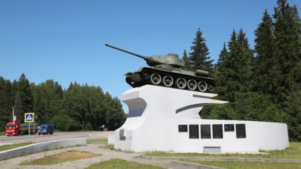 Tanque T-34 em pé no pedestal — Vídeo de Stock