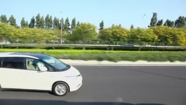 Coches paseo por carretera — Vídeos de Stock