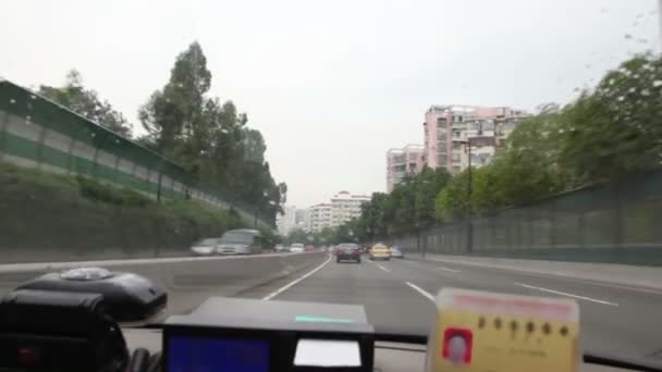 Fahrt auf Autobahn mit vielen Autos — Stockvideo