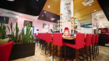 Garsonlar ve barmenler Japon restoranı