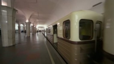 Polis ve insanların yürüme platformu tarafından