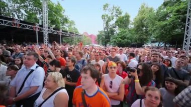 Fan kalabalık alkış Chaif konser