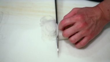 Erkekler ellerini funchoza kesmek