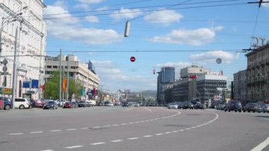 Araba Zubovskii Caddesi üzerinde binmek