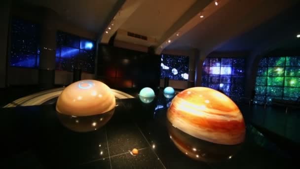 Modele Układu Słonecznego w Planetarium — Wideo stockowe