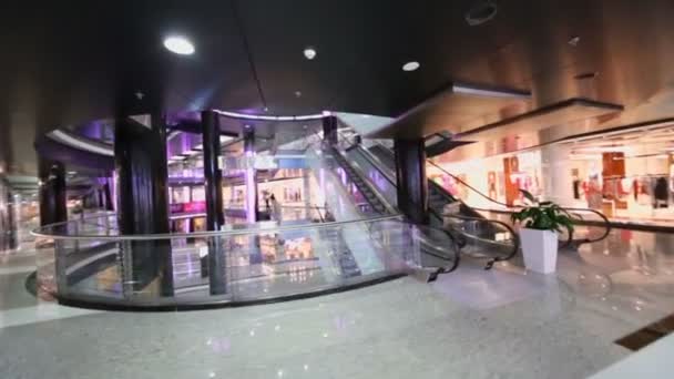 Einkaufszentrum im umgebauten Hotel moskva — Stockvideo