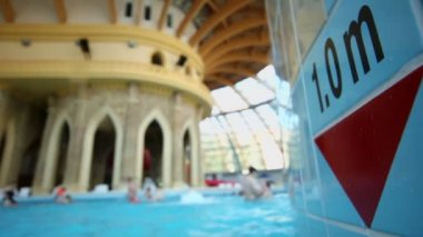 Havuz su parkında Caribia