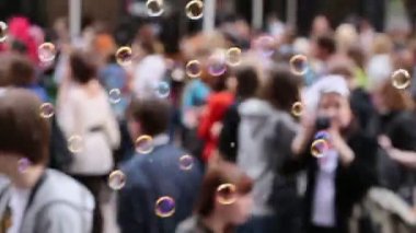 Sabun balonları sinek kalabalık karşı