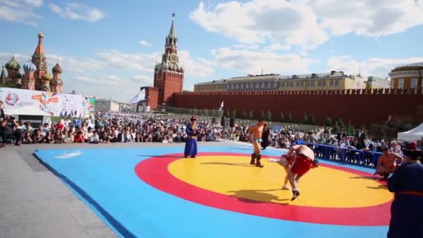 Luchadores deportivos en estilo mongol — Vídeos de Stock