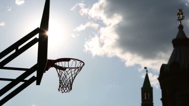 Silueta de pelotas de baloncesto — Vídeos de Stock