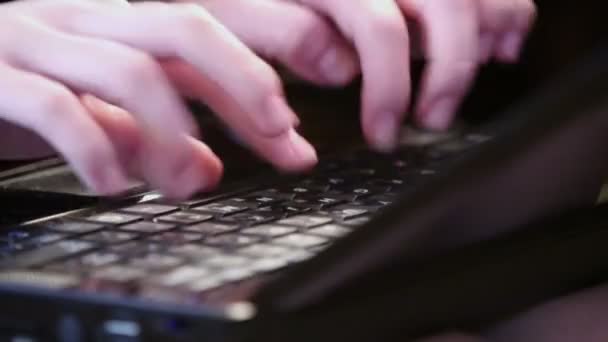 Humans fingers pushes buttons on keyboard — Stock Video