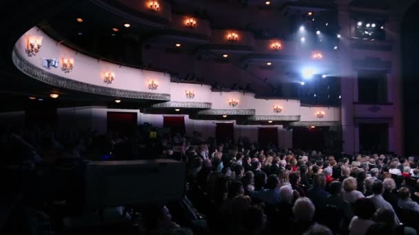 Audience at Ball Crystal Turandot — Stock Video