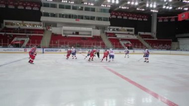 Kapanış töreni hokey takım oynamak