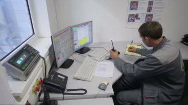 Operatör denetimleri Üretim Fabrikası'nda