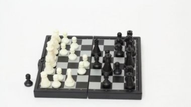 beyaz izole satranç oyunu
