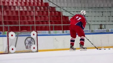 Hakem izle hokey oyuncusu