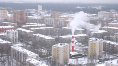 Karlı şehrin havadan görünümü